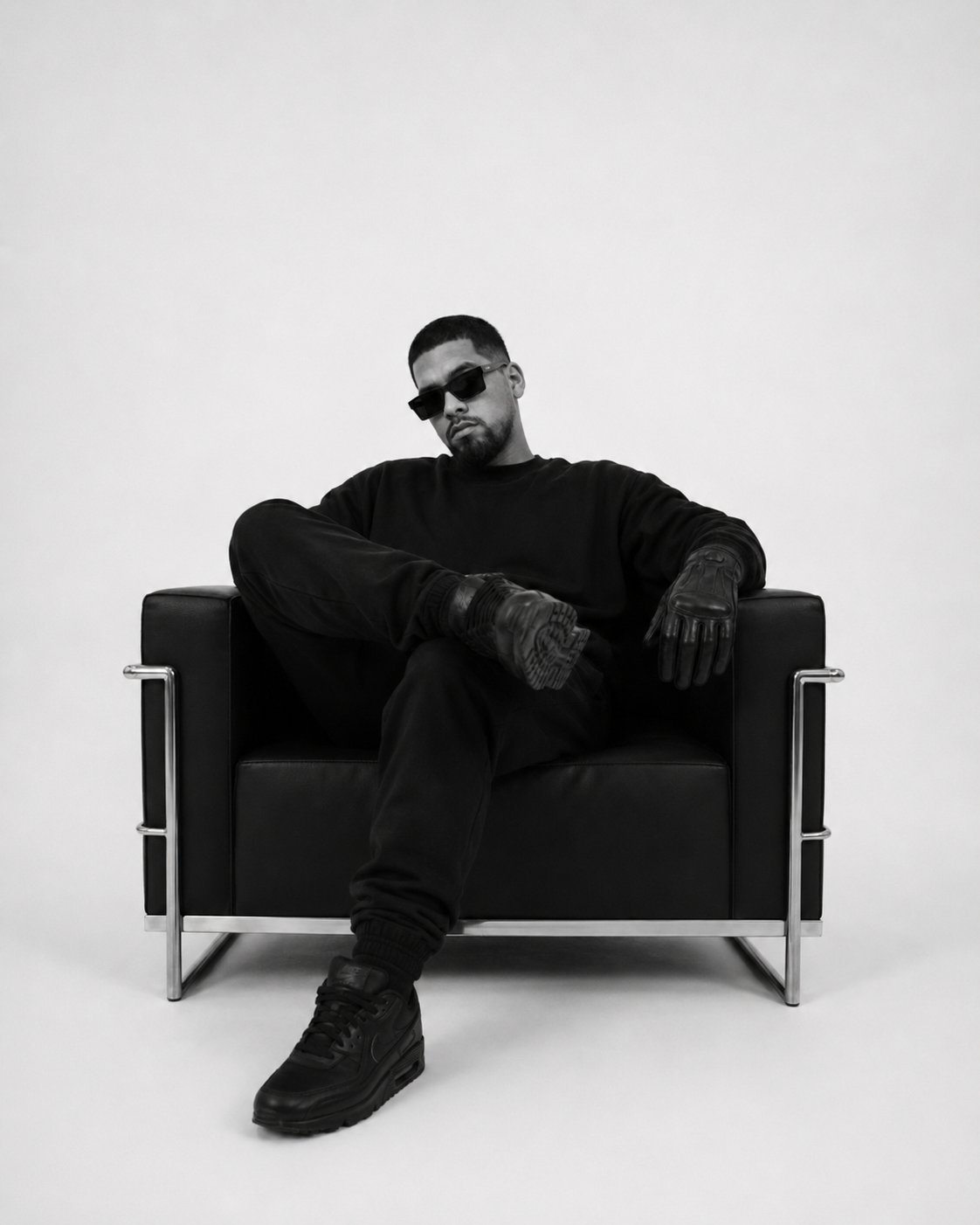 César Jáuregui — editorial all black